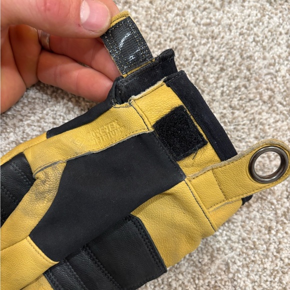 Mountain Hardwear Crux Gore-Tex Infinium Gloves - Picture 4 of 6